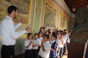 Niños y niñas del Colegio Nuestra Señora del Rosario disfrutaron del cuentacuentos Tin Marín.